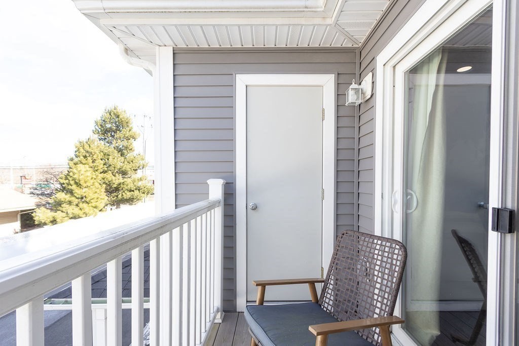 Weymouth, Massachusetts 02190, United States, 2 Bedrooms Bedrooms, ,1 BathroomBathrooms,Residential,Pending,78295