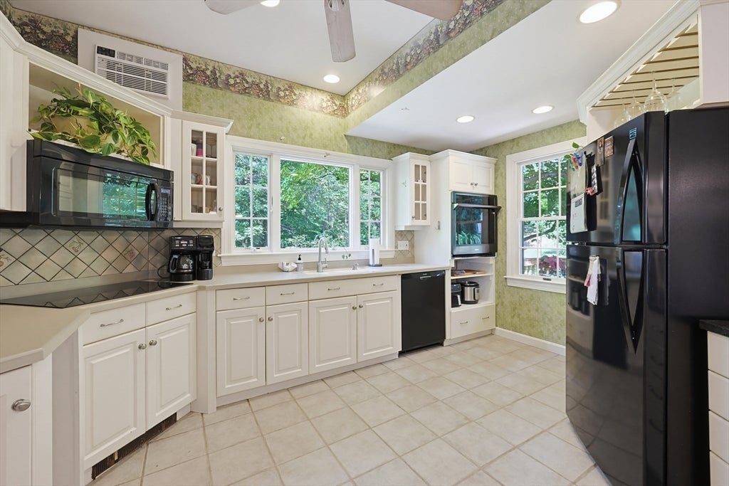 157 Taunton St, Wrentham, MA Photo #8
