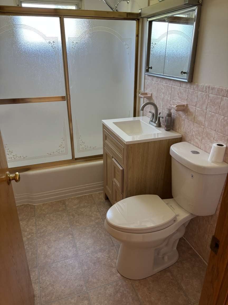 38 Cora Ave, Chicopee, MA Photo #6