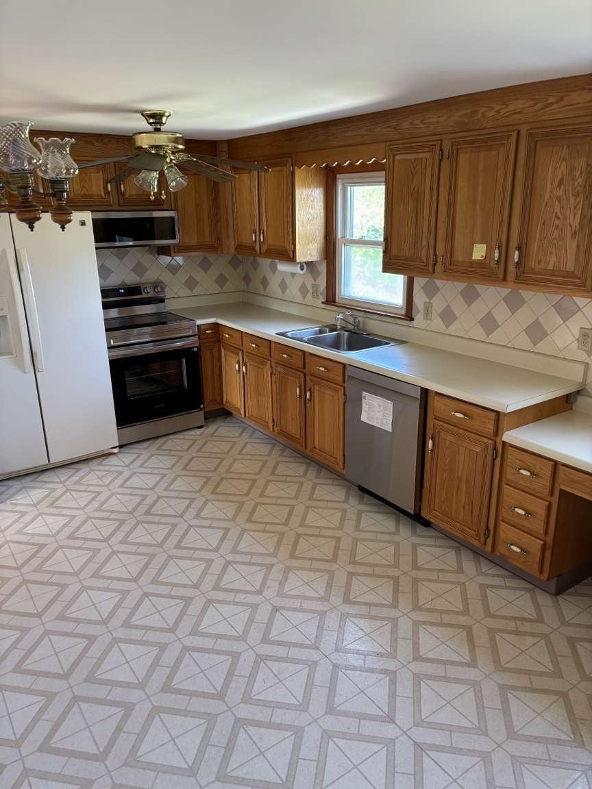 38 Cora Ave, Chicopee, MA Photo #5