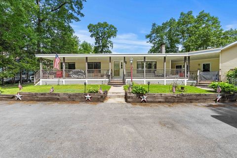Photo of 25 Beacon St, Amesbury, MA 01913 (MLS # 73540878)