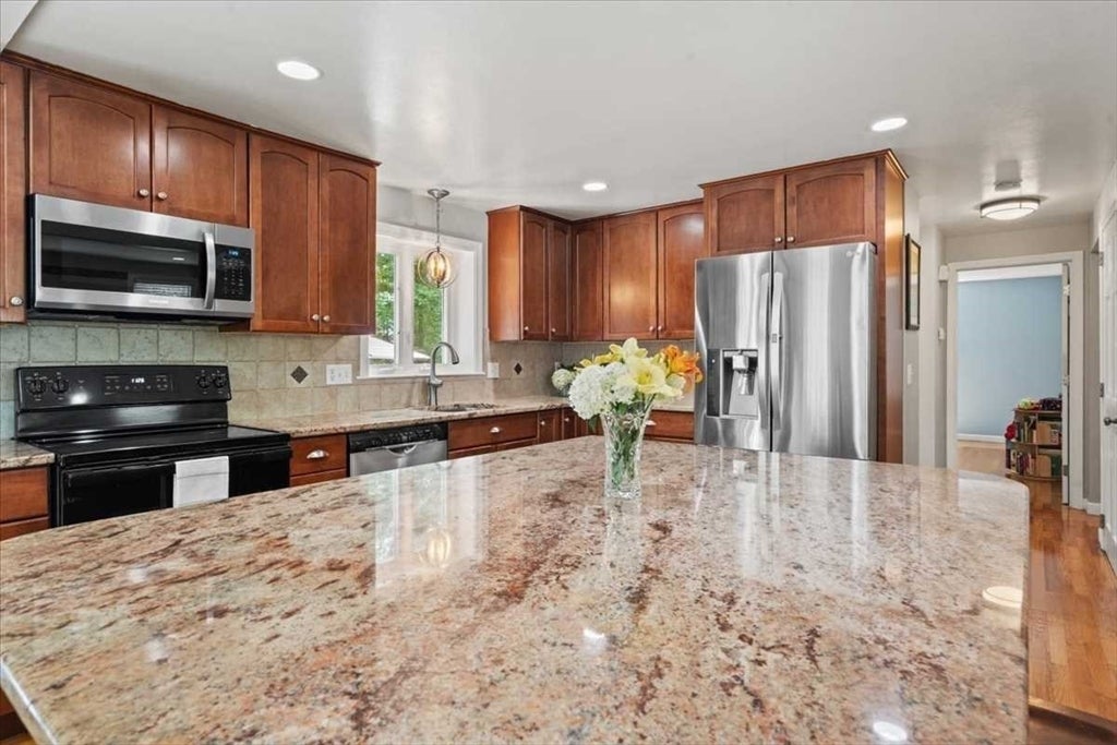 7 Caroline Dr, Milford, MA, 7 Caroline Dr, Milford, MA Photo #15