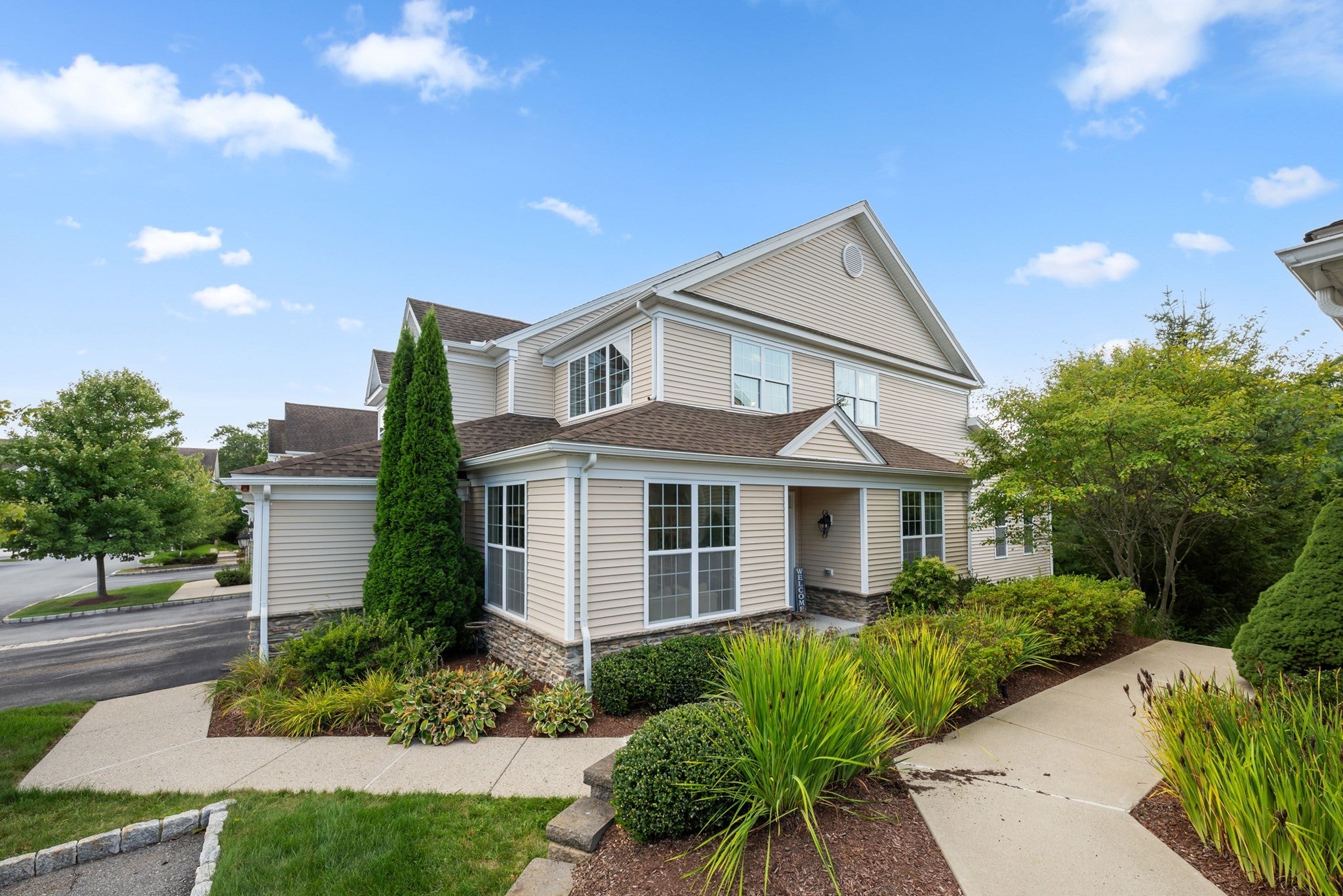 23 Avebury Ln