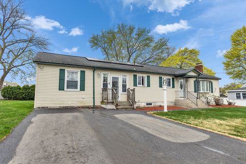 238 Emery Ave Lowell MA 01854