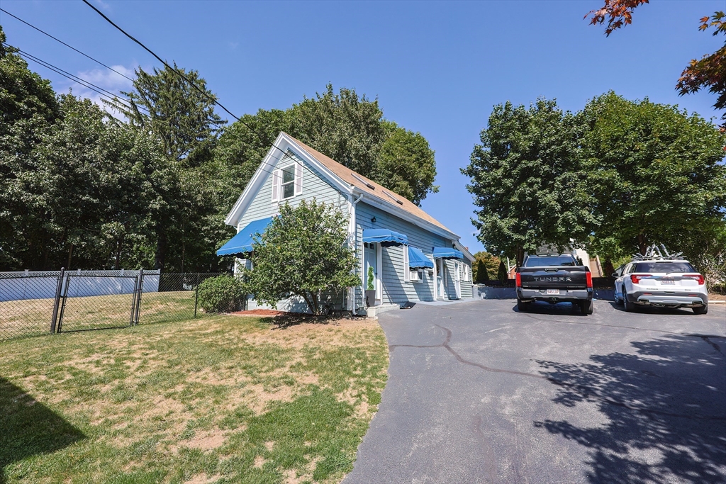 64 Smith St