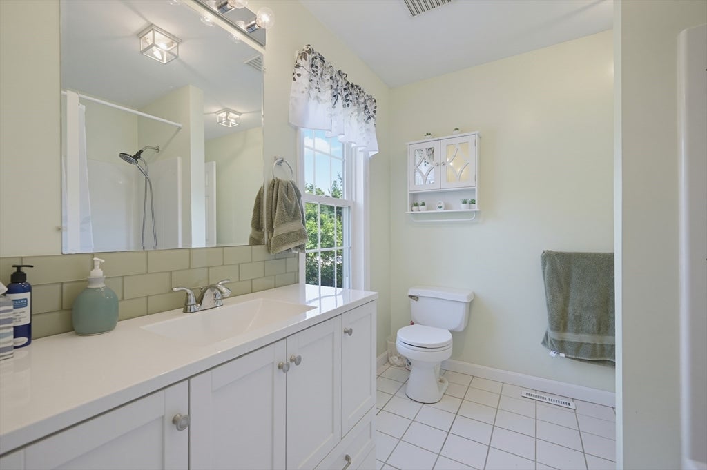 150 Lake Ridge Dr, Taunton, MA Photo #22