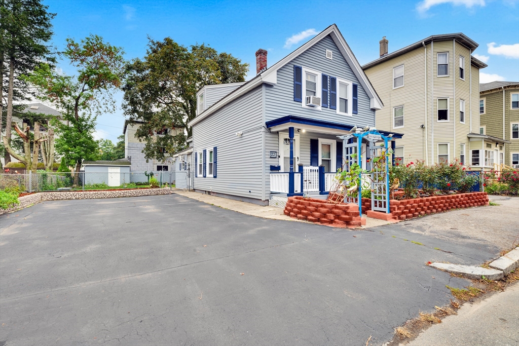 22 Litchfield St