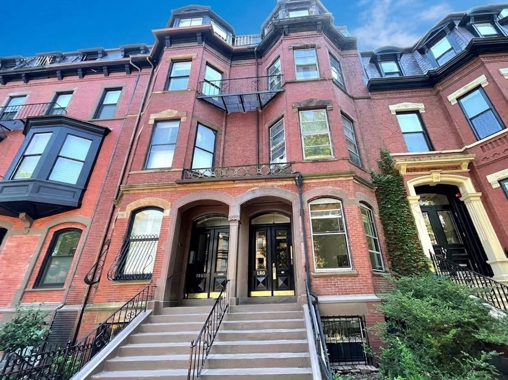 Click for 130 Marlborough St #5, Boston, MA slideshow Click for 130 Marlborough St #5, Boston, MA slideshow