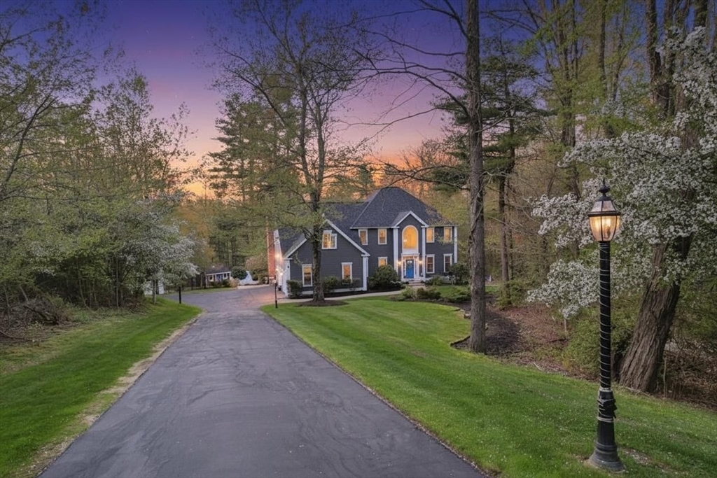 4 Fieldstone Ct, Grafton, MA Photo #2