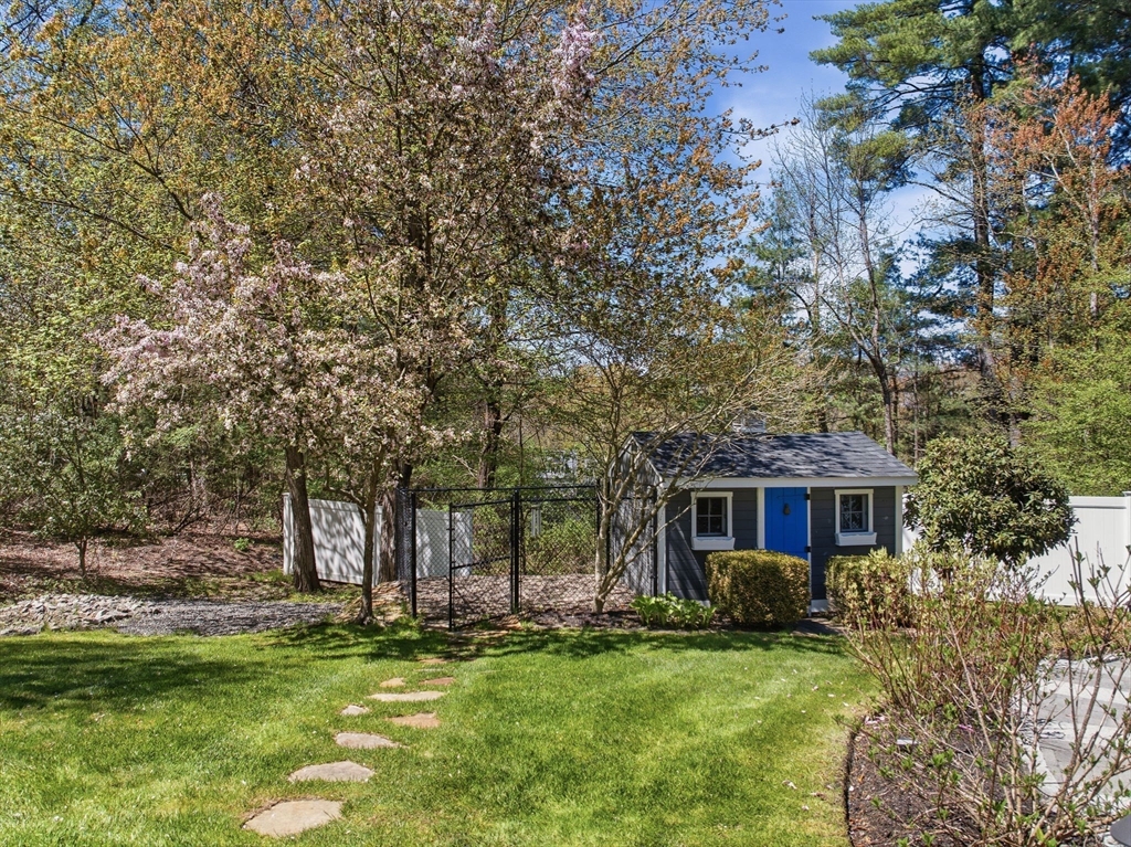 4 Fieldstone Ct, Grafton, MA Photo #5