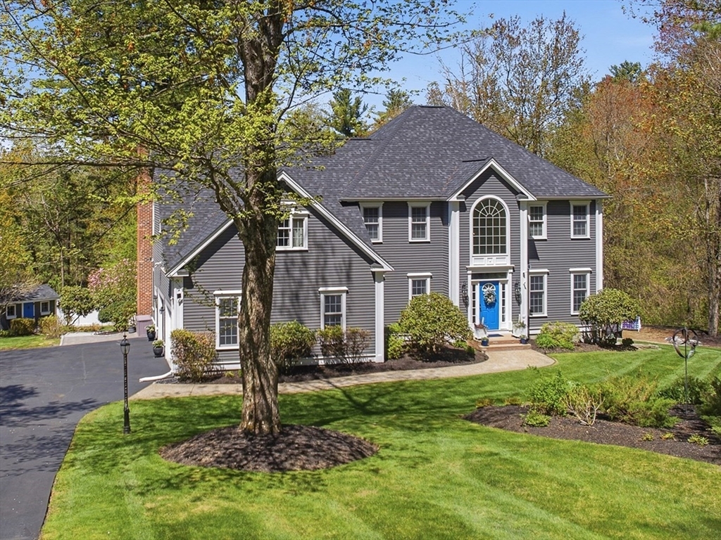 4 Fieldstone Ct, Grafton, MA Photo #3