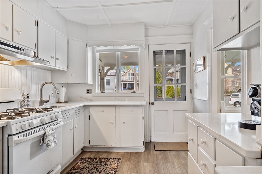 92 Bay View Ave