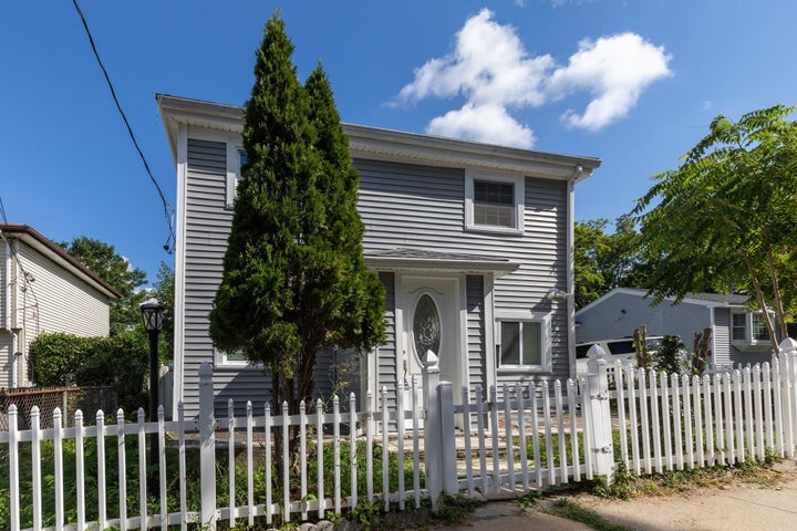Photo 1 of 30 — 452 Tecumseh St, Fall River, MA 02721