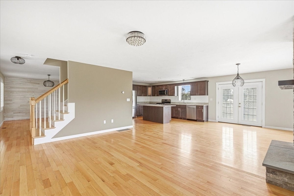 10 Jonathan Ln