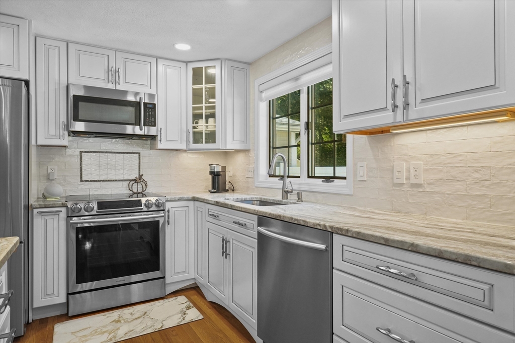 9 Andrews Farm Rd