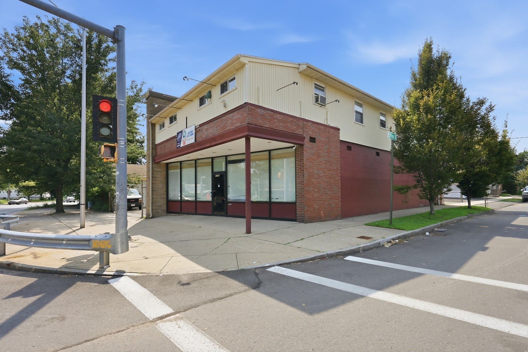 1036 Chicopee St