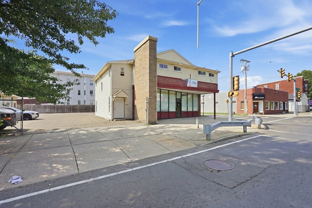 1036 Chicopee St