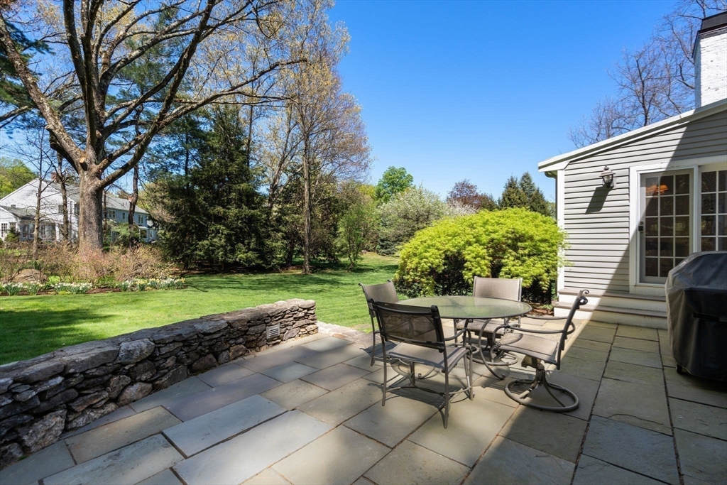 35 Bittersweet Ln
