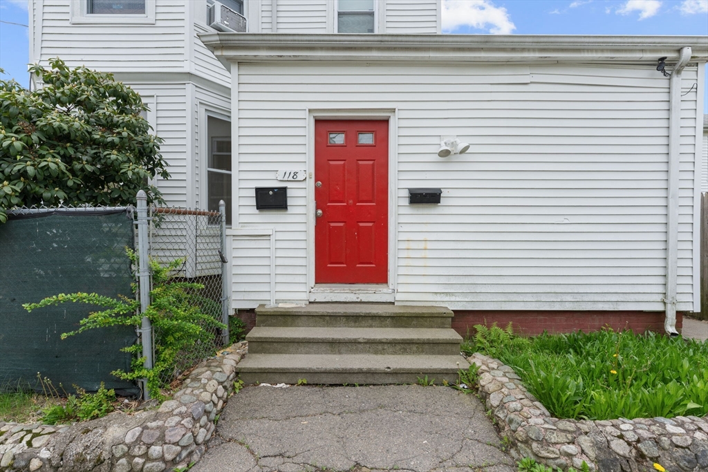 118 Bartlett St