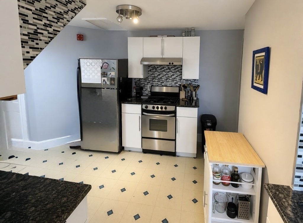 23 Farragut Avenue #3, Somerville, MA Photo #4