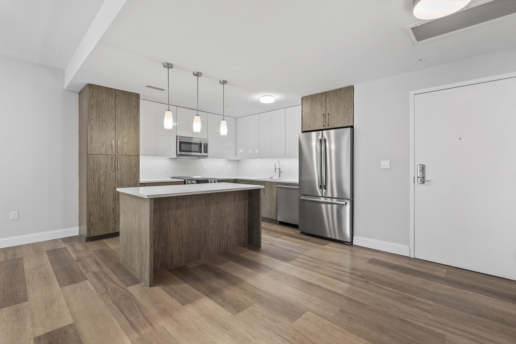 771 Harrison Ave 6G