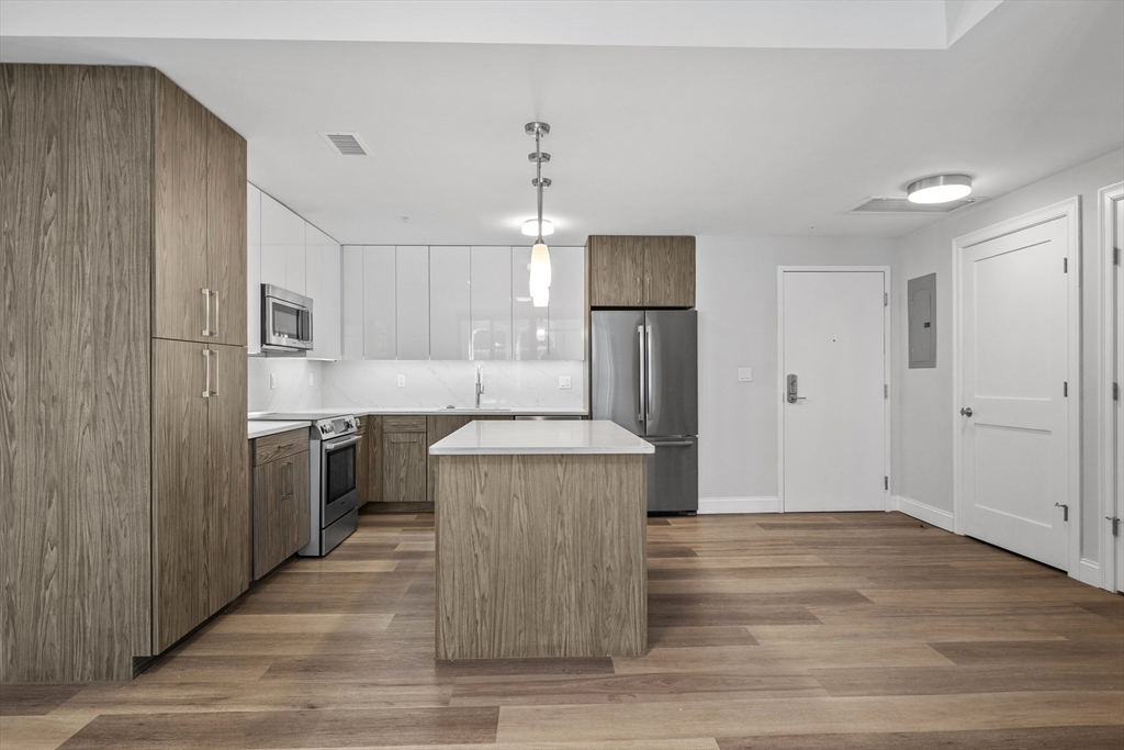771 Harrison Ave 6G