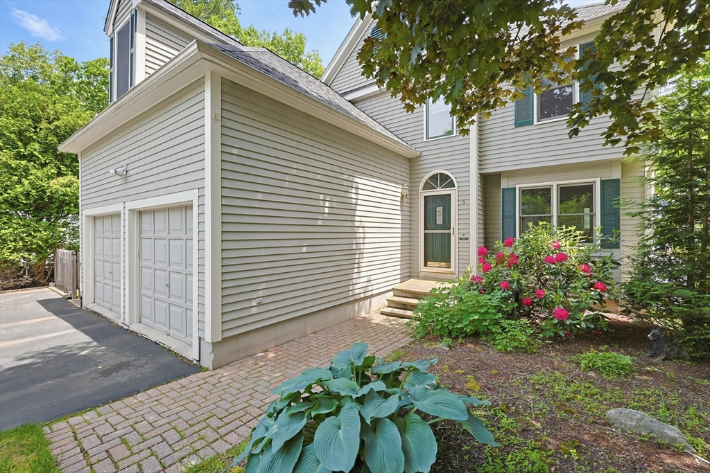 6 Oakwood Ct.