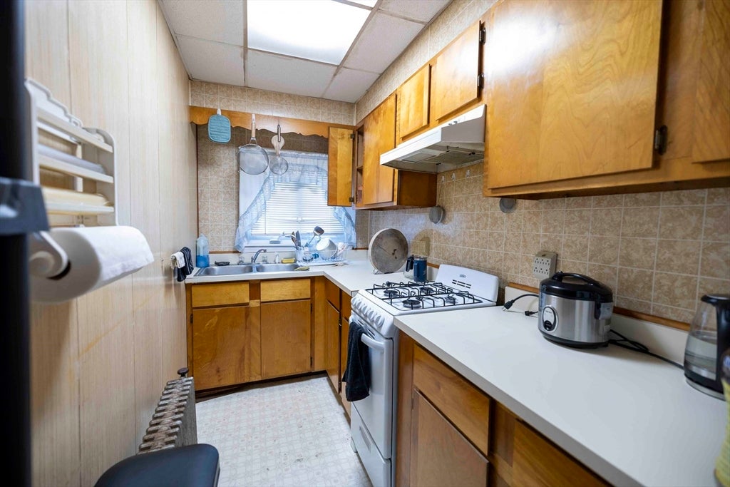 610 Bradford Ave, Fall River, MA Photo #29