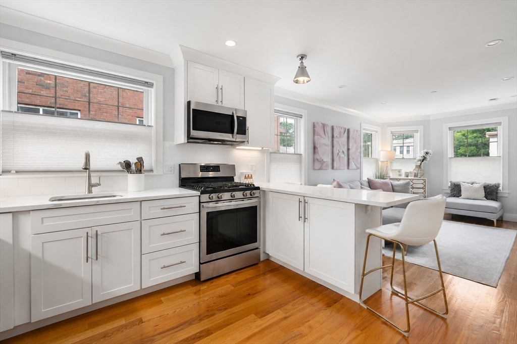 652 Hyde Park Ave. 2R