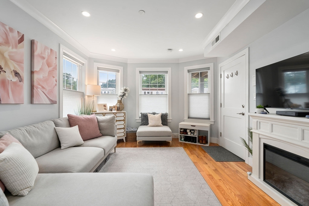 652 Hyde Park Ave. 2R