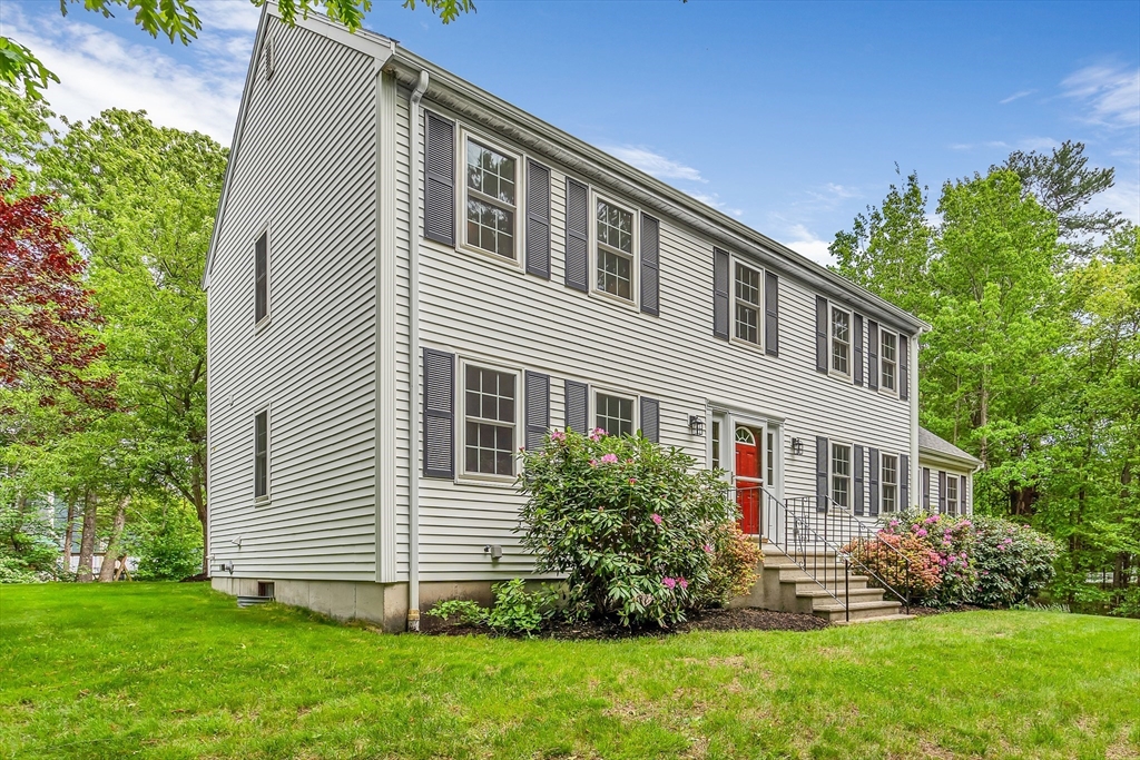 5 Lost Hill Dr