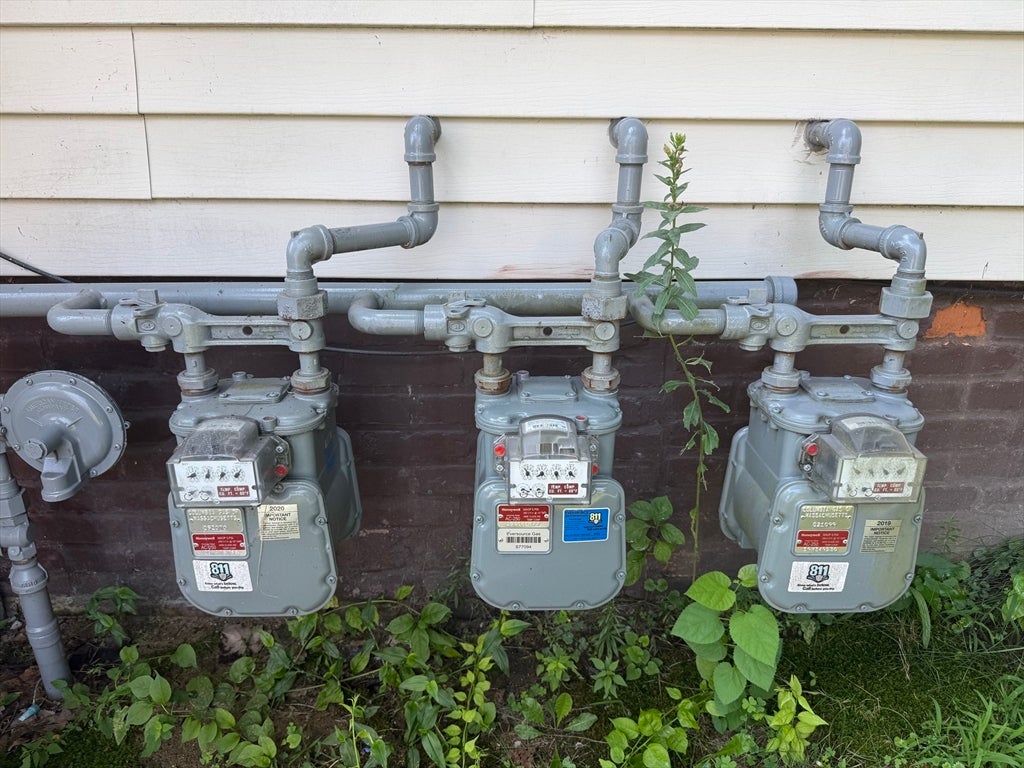 175 Grattan ST, Chicopee, MA Photo #29