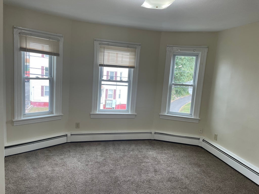 175 Grattan ST, Chicopee, MA Photo #21