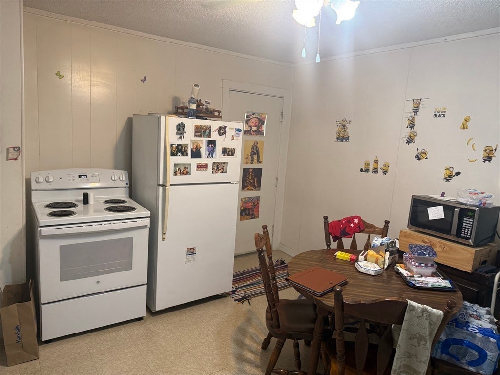 175 Grattan ST, Chicopee, MA Photo #7