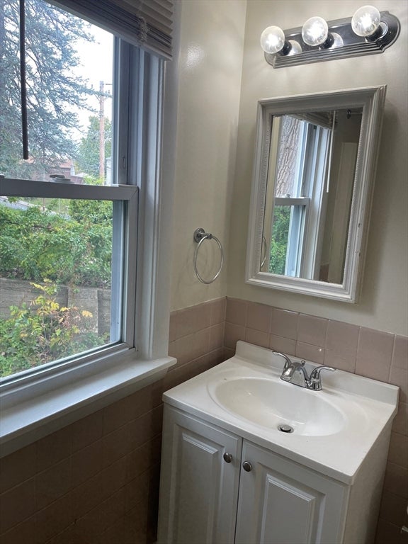 175 Grattan ST, Chicopee, MA Photo #20