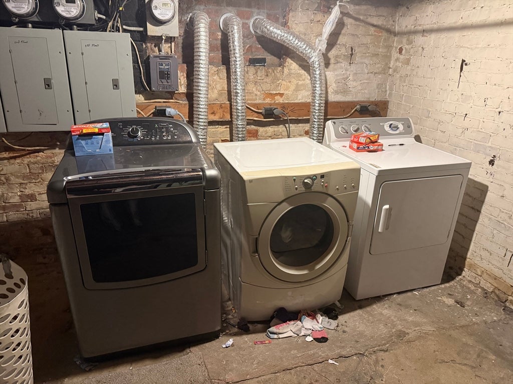 175 Grattan ST, Chicopee, MA Photo #26
