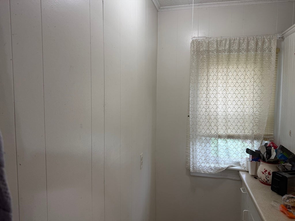 175 Grattan ST, Chicopee, MA Photo #12