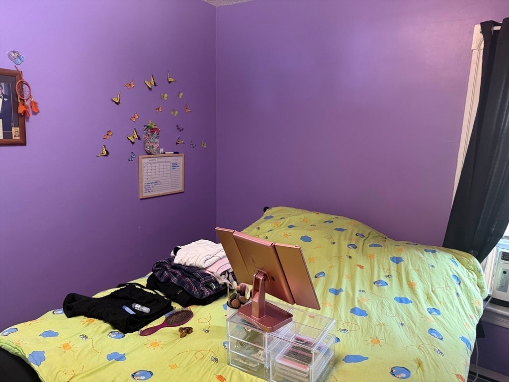 175 Grattan ST, Chicopee, MA Photo #11