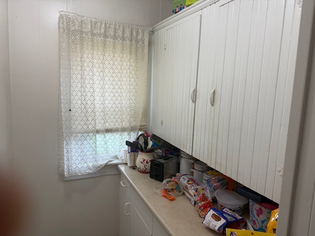 175 Grattan ST, Chicopee, MA Photo #9
