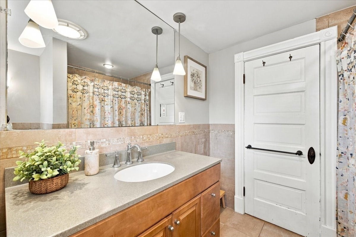 282 Corey St, Boston, MA Photo #25
