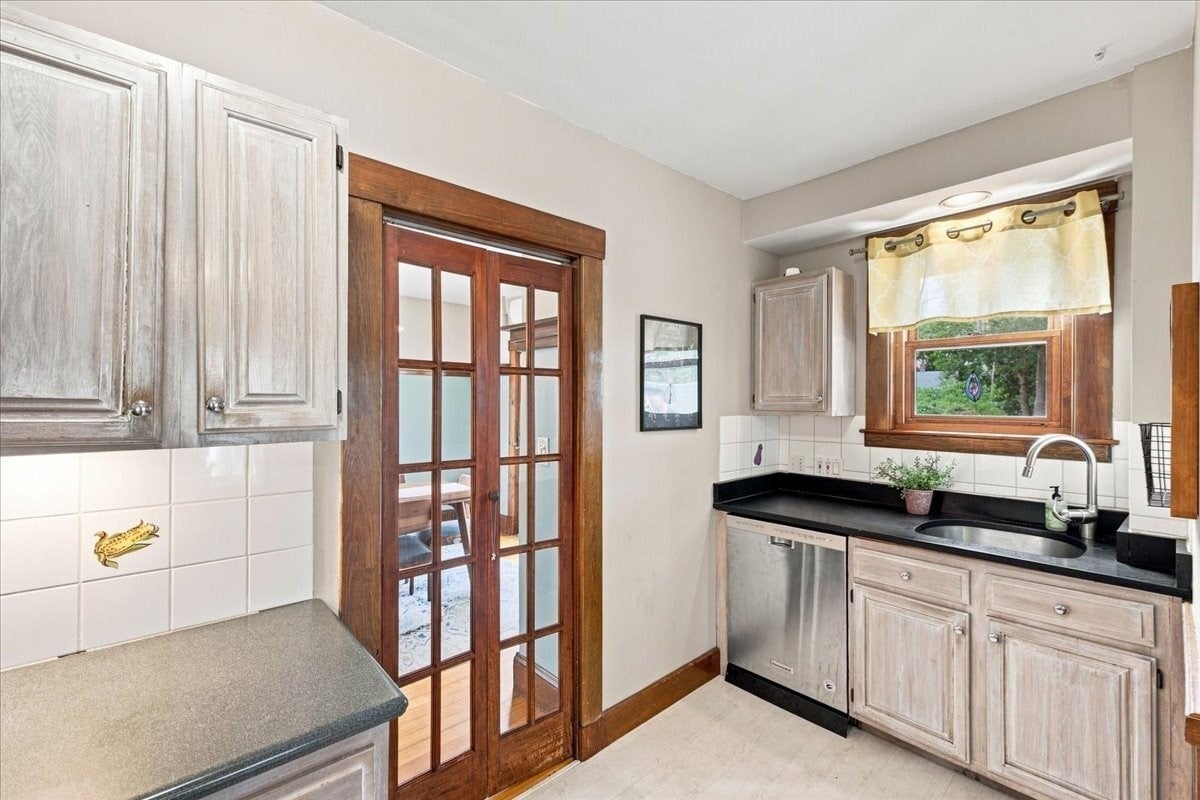 282 Corey St, Boston, MA Photo #14