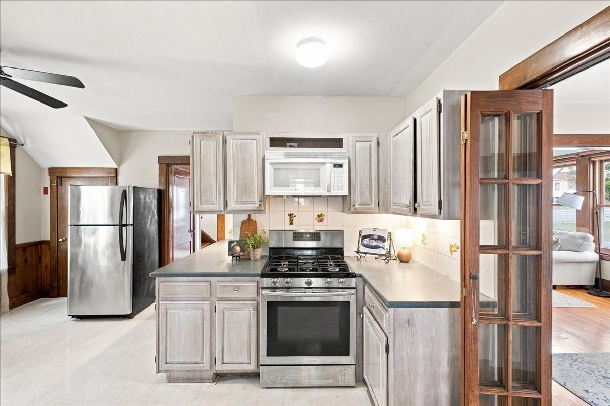 282 Corey St, Boston, MA Photo #12