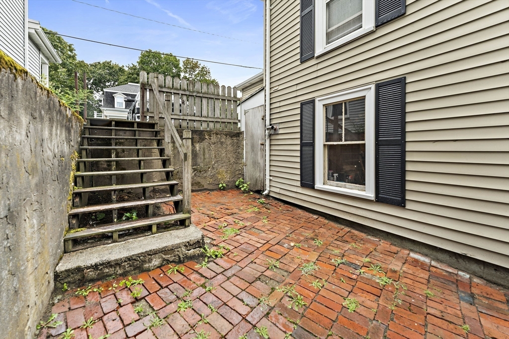 391 Commercial Street