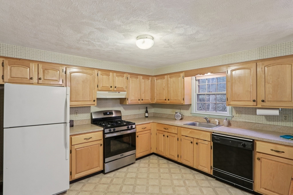 8 Glenn Dr