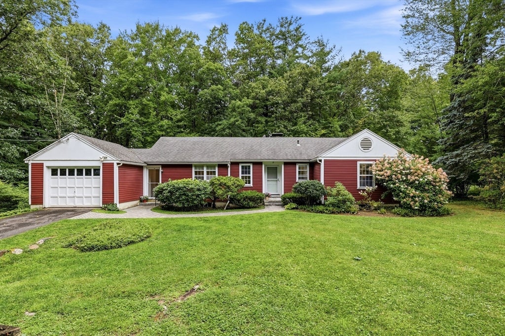 Photo of 18 Red Gate Ln, Amherst, MA
