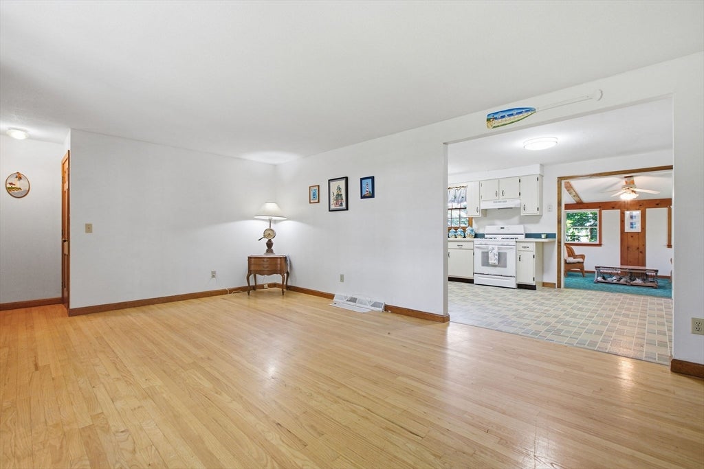 38 Mcnamara Rd, Yarmouth, MA, 38 Mcnamara Rd, Yarmouth, MA Photo #6