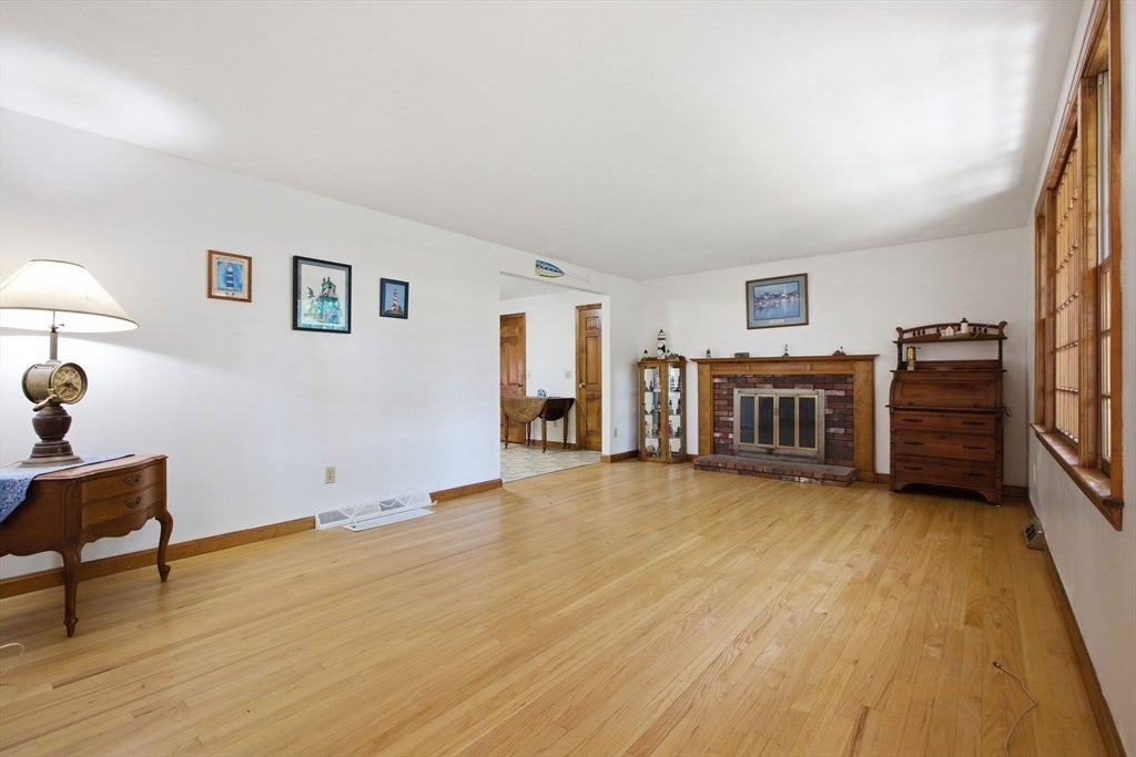 38 Mcnamara Rd, Yarmouth, MA, 38 Mcnamara Rd, Yarmouth, MA Photo #5