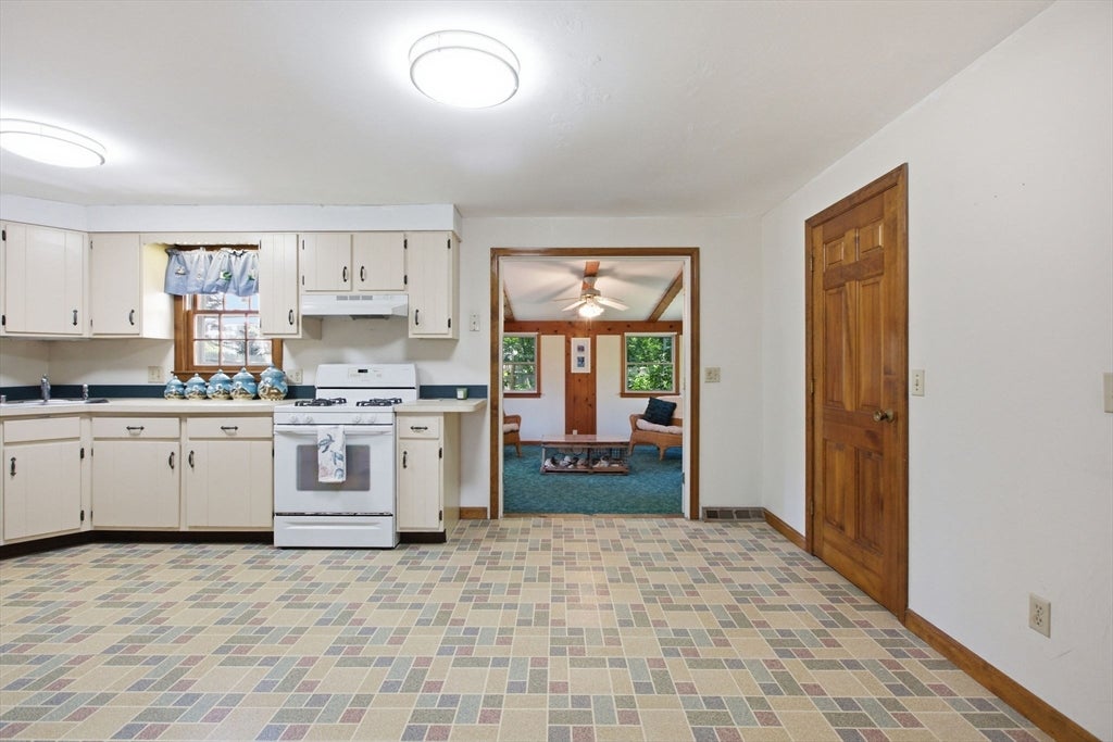 38 Mcnamara Rd, Yarmouth, MA, 38 Mcnamara Rd, Yarmouth, MA Photo #9