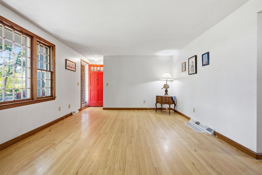 38 Mcnamara Rd, Yarmouth, MA, 38 Mcnamara Rd, Yarmouth, MA Photo #3