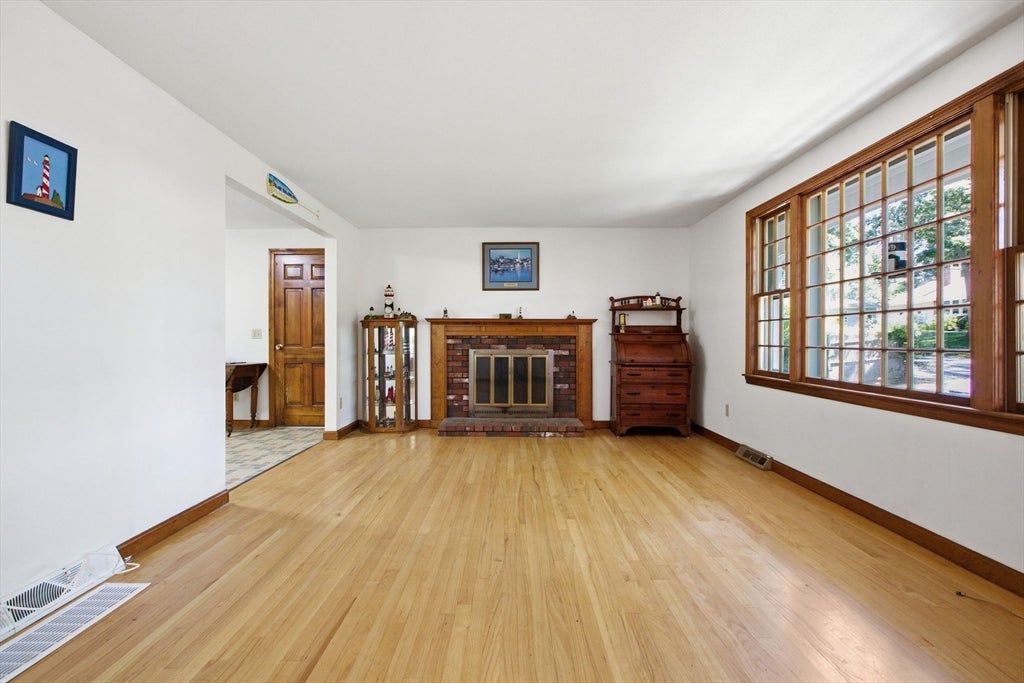 38 Mcnamara Rd, Yarmouth, MA, 38 Mcnamara Rd, Yarmouth, MA Photo #4